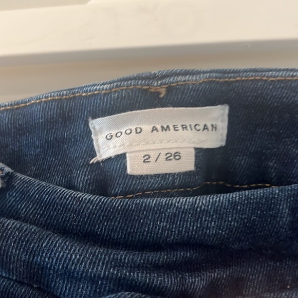 Good American slanted button top skinny jeans - Picture 4 of 4